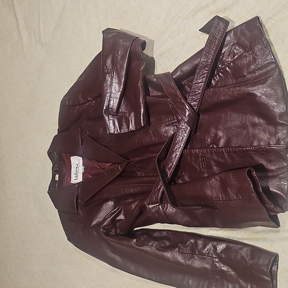 Women's Burgundy Leather Jacket This Jacket Is Absolutly Beautiful ! - Picture 8 of 10